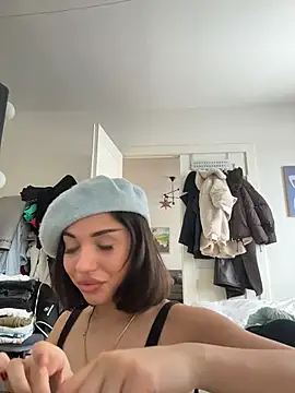 Snapshot of SilkyMira chatting on February 8, 2026, 12:19 pm SilkyMira online show from February 8, 2026, 12:19 pm