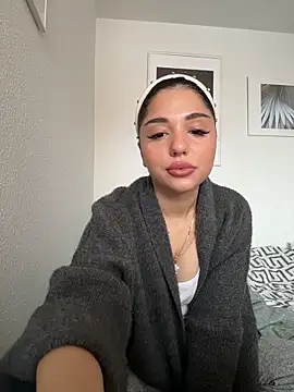 Snapshot of SilkyMira chatting on February 10, 2026, 9:13 am SilkyMira online show from February 10, 2026, 9:13 am