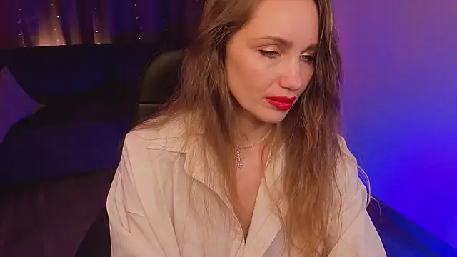 Snapshot of Vivien_Star chatting on December 16, 2025, 5:45 am Vivien Star online show from December 16, 2025, 5:45 am