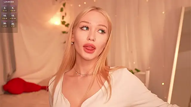 Snapshot of party_4_u chatting on December 18, 2025, 2:34 pm party 4 u online show from December 18, 2025, 2:34 pm