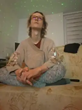 Snapshot of KoruYang chatting on December 14, 2025, 3:50 pm KoruYang online show from December 14, 2025, 3:50 pm