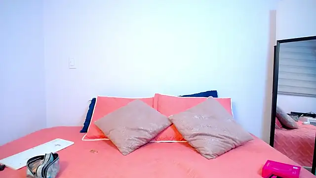 Snapshot of Parislennon chatting on January 17, 2026, 12:59 am Parislennon online show from January 17, 2026, 12:59 am