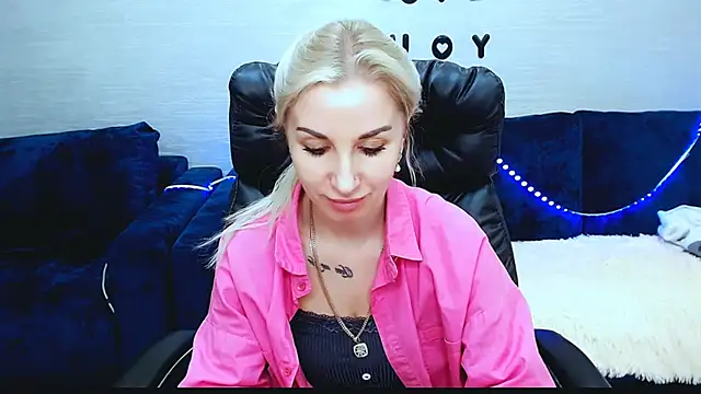 Hanna--Sweet online show from December 15, 2025, 4:00 pm