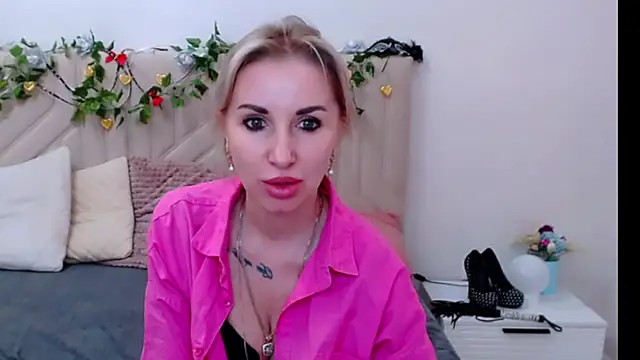 Snapshot of Hanna--Sweet chatting on March 15, 2026, 1:28 pm Hanna--Sweet online show from March 15, 2026, 1:28 pm
