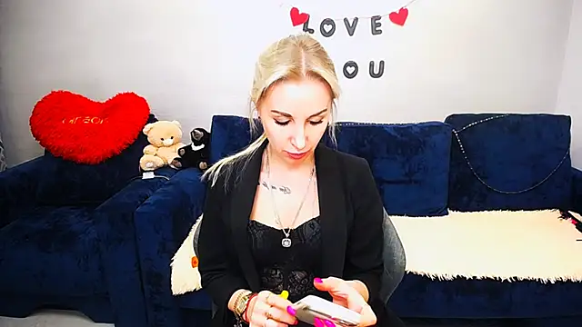 Snapshot of Hanna--Sweet chatting on April 5, 2026, 10:45 am Hanna--Sweet online show from April 5, 2026, 10:45 am