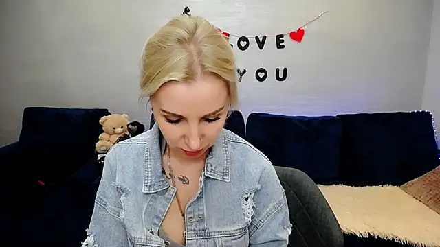 Snapshot of Hanna--Sweet chatting on April 11, 2026, 3:38 pm Hanna--Sweet online show from April 11, 2026, 3:38 pm