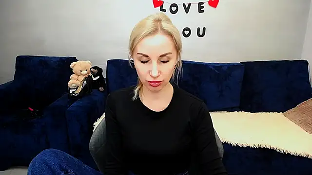 Snapshot of Hanna--Sweet chatting on April 13, 2026, 11:27 am Hanna--Sweet online show from April 13, 2026, 11:27 am
