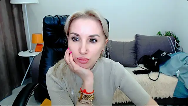 Snapshot of Hanna--Sweet chatting on April 16, 2026, 11:55 am Hanna--Sweet online show from April 16, 2026, 11:55 am