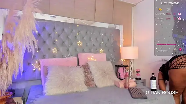 Snapshot of Danirouse chatting on January 18, 2026, 3:43 am Danirouse online show from January 18, 2026, 3:43 am