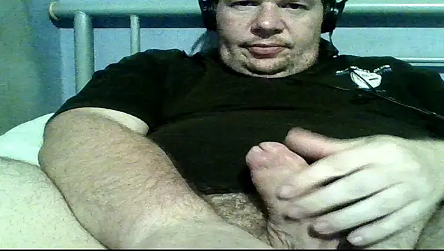 Snapshot of mrhardcock12 chatting on February 9, 2026, 8:57 pm mrhardcock12 online show from February 9, 2026, 8:57 pm