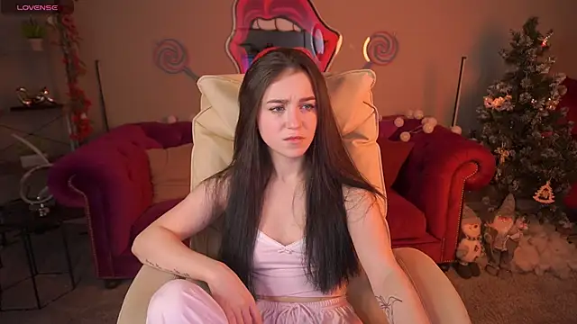 OliviaDesire online show from December 18, 2025, 9:43 pm