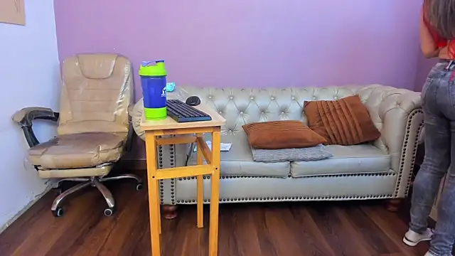 Snapshot of dahianeconnor chatting on April 13, 2026, 11:37 am dahianeconnor online show from April 13, 2026, 11:37 am