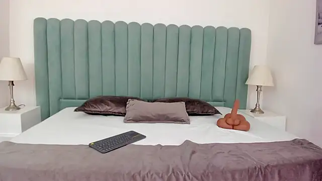 Scarlett  Noir online show from April 13, 2026, 7:52 pm