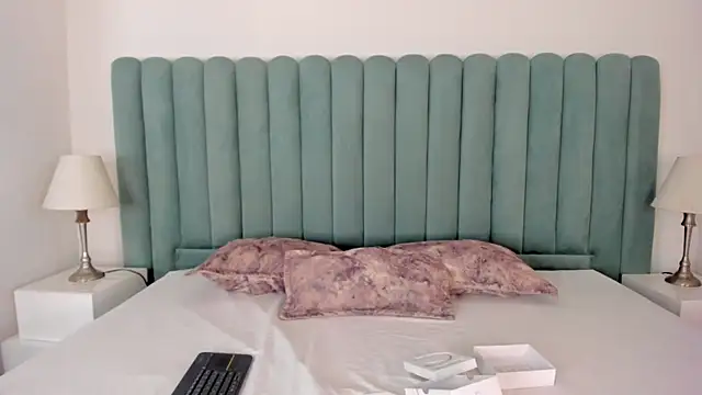 Snapshot of Scarlett__Noir chatting on June 14, 2026, 11:40 pm Scarlett Noir online show from June 14, 2026, 11:40 pm