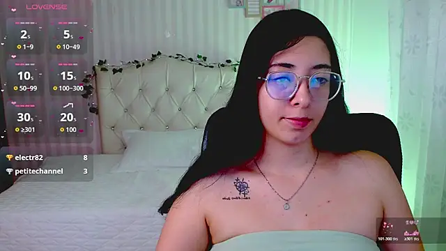 Snapshot of emmalove_doll chatting on February 25, 2026, 1:15 am emmalove doll online show from February 25, 2026, 1:15 am