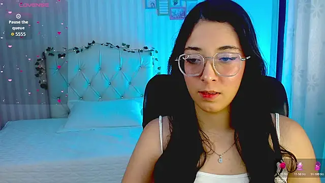 Snapshot of emmalove_doll chatting on March 4, 2026, 12:16 am emmalove doll online show from March 4, 2026, 12:16 am