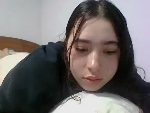 Snapshot of Anni_00001 chatting on December 14, 2025, 11:48 am Anni 00001 online show from December 14, 2025, 11:48 am