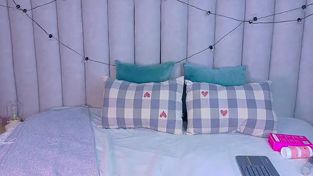 Snapshot of Miia_Anderson chatting on December 16, 2025, 7:41 pm Miia Anderson online show from December 16, 2025, 7:41 pm