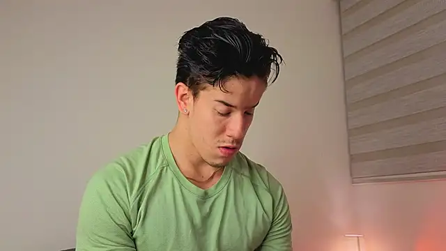 Snapshot of maxxcooper1 chatting on January 15, 2026, 4:06 am maxxcooper1 online show from January 15, 2026, 4:06 am