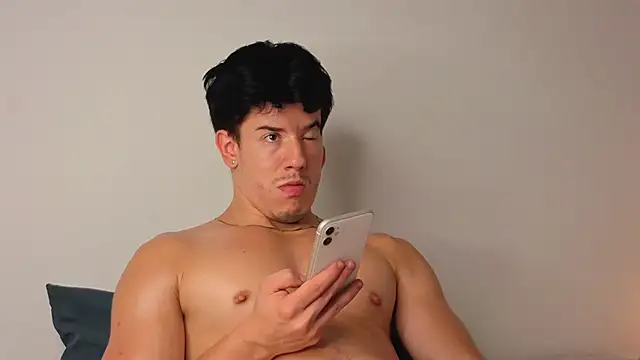 Snapshot of maxxcooper1 chatting on January 17, 2026, 11:15 am maxxcooper1 online show from January 17, 2026, 11:15 am