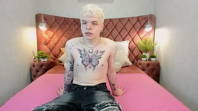 Snapshot of MillerBills chatting on December 14, 2025, 11:48 am MillerBills online show from December 14, 2025, 11:48 am