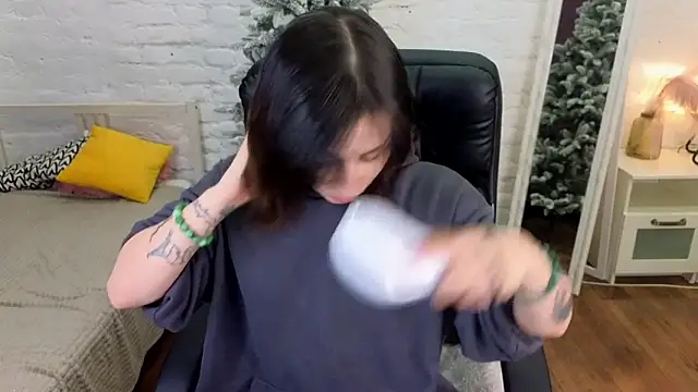 Snapshot of Marsy_xx chatting on February 3, 2026, 12:43 pm Marsy xx online show from February 3, 2026, 12:43 pm