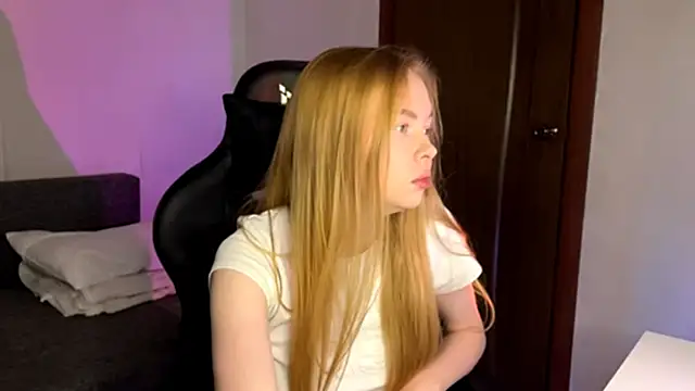 Snapshot of LumiSun chatting on December 21, 2025, 5:31 pm LumiSun online show from December 21, 2025, 5:31 pm