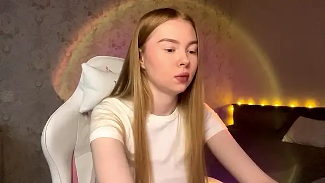 Snapshot of LumiSun chatting on February 5, 2026, 7:29 pm LumiSun online show from February 5, 2026, 7:29 pm