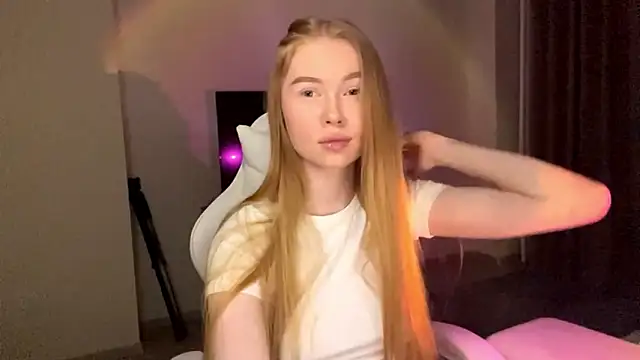 Snapshot of LumiSun chatting on February 19, 2026, 8:05 pm LumiSun online show from February 19, 2026, 8:05 pm