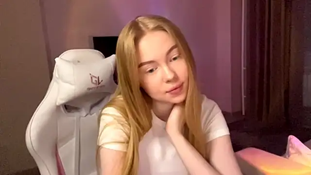 Snapshot of LumiSun chatting on February 25, 2026, 7:12 pm LumiSun online show from February 25, 2026, 7:12 pm