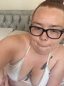 AnnieAinsx online show from May 25, 2026, 8:53 am