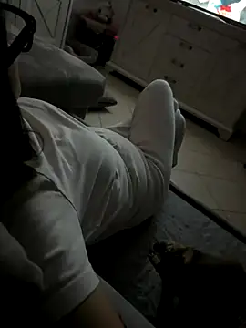 MOGLIEMARIT online show from December 22, 2025, 7:44 pm