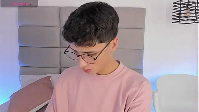 JoshClaarktt online show from April 5, 2026, 4:09 am