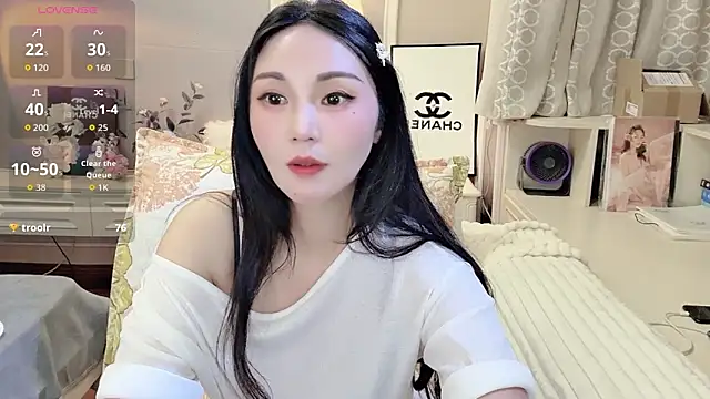 Snapshot of YUO-UU chatting on December 18, 2025, 5:46 am YUO-UU online show from December 18, 2025, 5:46 am