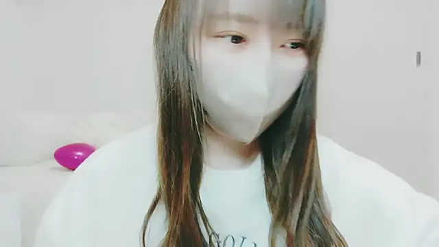 Snapshot of yuyuchan__ chatting on December 21, 2025, 10:44 am yuyuchan online show from December 21, 2025, 10:44 am