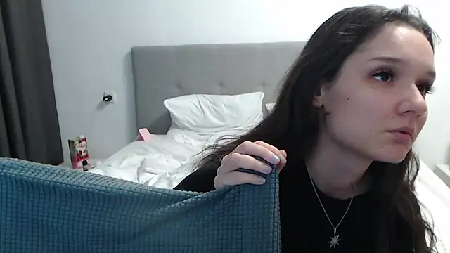 Snapshot of LiaBright chatting on December 18, 2025, 5:08 pm LiaBright online show from December 18, 2025, 5:08 pm