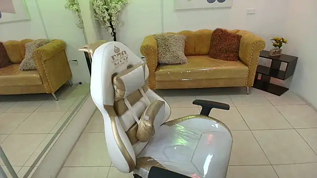 Snapshot of Carolina_cherry chatting on April 10, 2026, 12:43 pm Carolina cherry online show from April 10, 2026, 12:43 pm