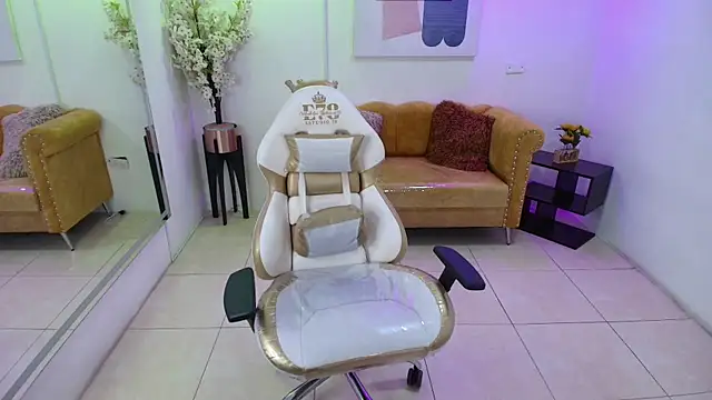 Snapshot of Carolina_cherry chatting on April 12, 2026, 12:43 pm Carolina cherry online show from April 12, 2026, 12:43 pm