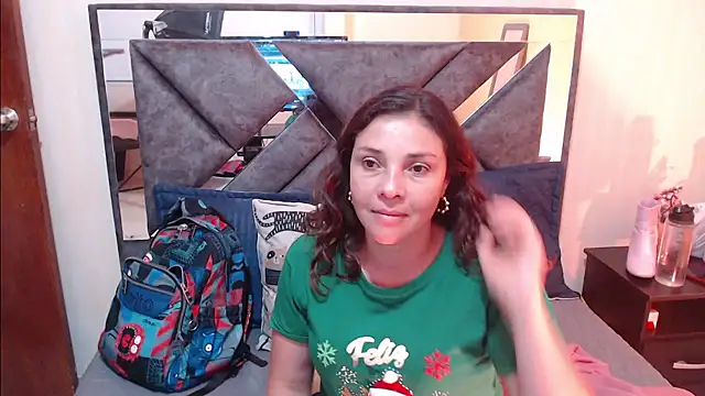 Snapshot of Natashaa_Clauss chatting on December 16, 2025, 11:43 pm Natashaa Clauss online show from December 16, 2025, 11:43 pm