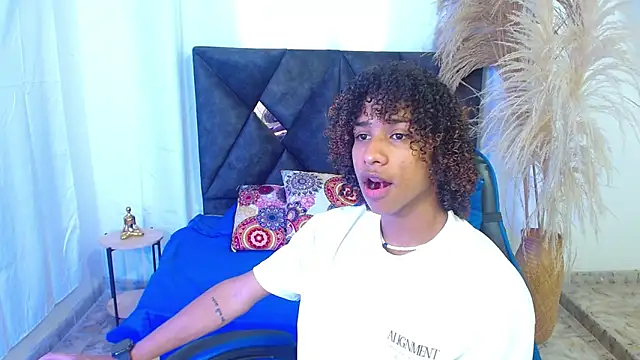 angelll18  online show from March 25, 2026, 9:10 pm