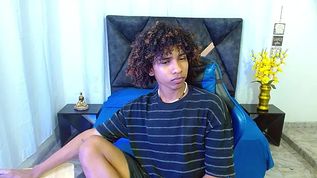 angelll18  online show from July 7, 2026, 8:46 pm
