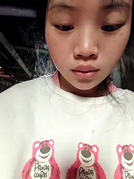 Quieny-x online show from December 15, 2025, 5:01 am