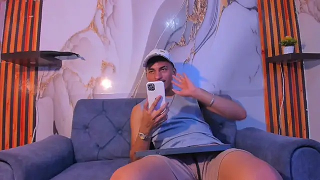 Snapshot of AresDAMM chatting on December 16, 2025, 6:35 pm AresDAMM online show from December 16, 2025, 6:35 pm