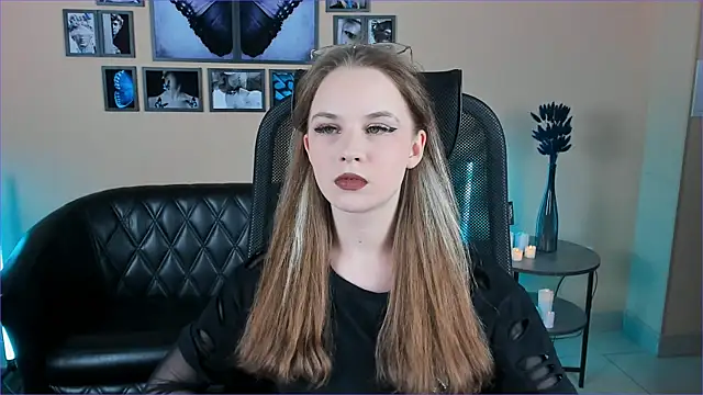 Snapshot of SsoniaRay chatting on December 17, 2025, 12:11 pm SsoniaRay online show from December 17, 2025, 12:11 pm