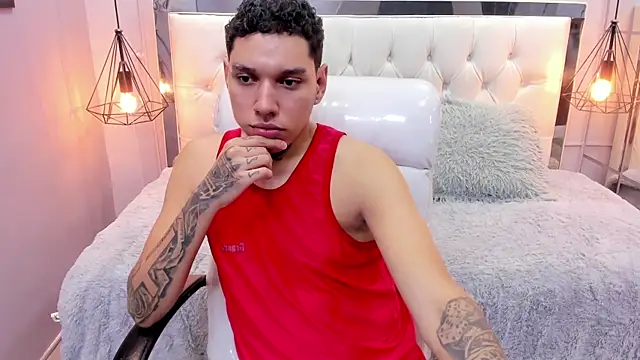 Snapshot of drake_miller7 chatting on December 18, 2025, 12:06 am drake miller7 online show from December 18, 2025, 12:06 am