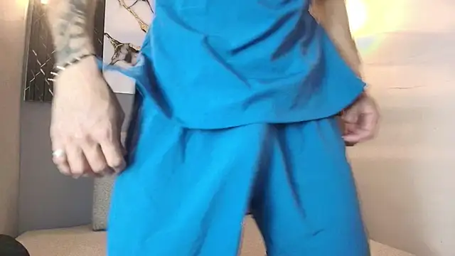 Snapshot of DAVIN_01 chatting on December 16, 2025, 12:10 pm DAVIN 01 online show from December 16, 2025, 12:10 pm