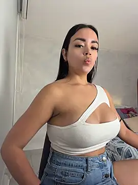 SamVega online show from May 24, 2026, 1:32 am