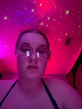 Snapshot of Paige-124 chatting on December 16, 2025, 8:08 am Paige-124 online show from December 16, 2025, 8:08 am