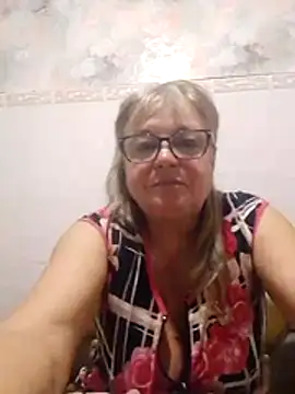 Snapshot of LinaLight88 chatting on February 5, 2026, 8:35 pm LinaLight88 online show from February 5, 2026, 8:35 pm