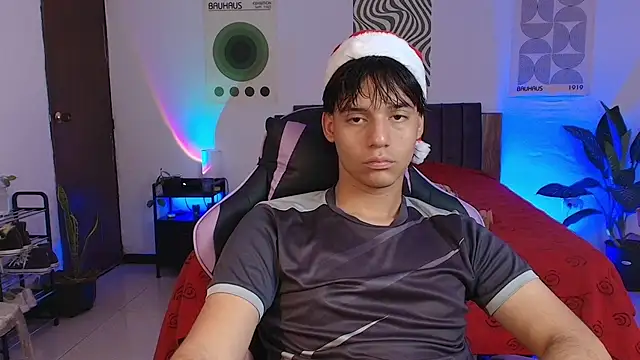 Snapshot of CrisotpherMoretti chatting on December 16, 2025, 5:18 pm CrisotpherMoretti online show from December 16, 2025, 5:18 pm